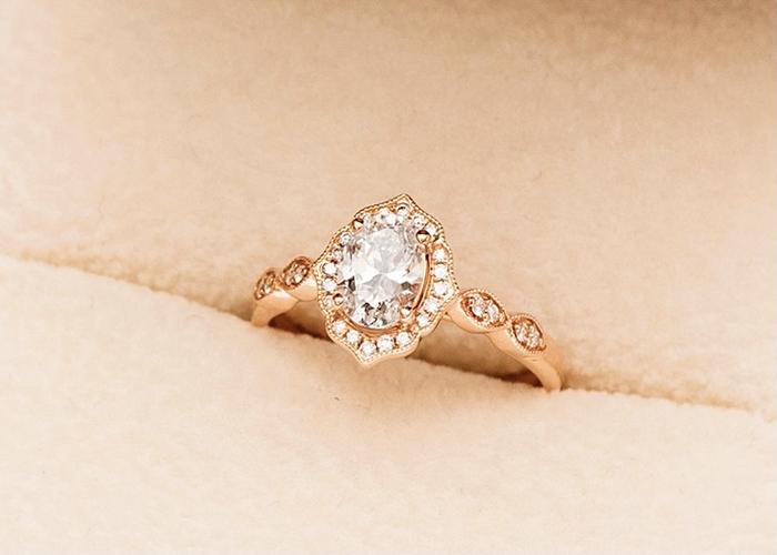 Oval Vintage Graduated Halo Moissanite Engagement Ring