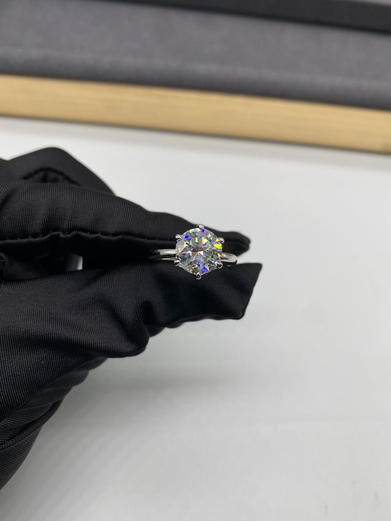 Avery - Round Petal Prongs Solitaire Moissanite Engagement Ring