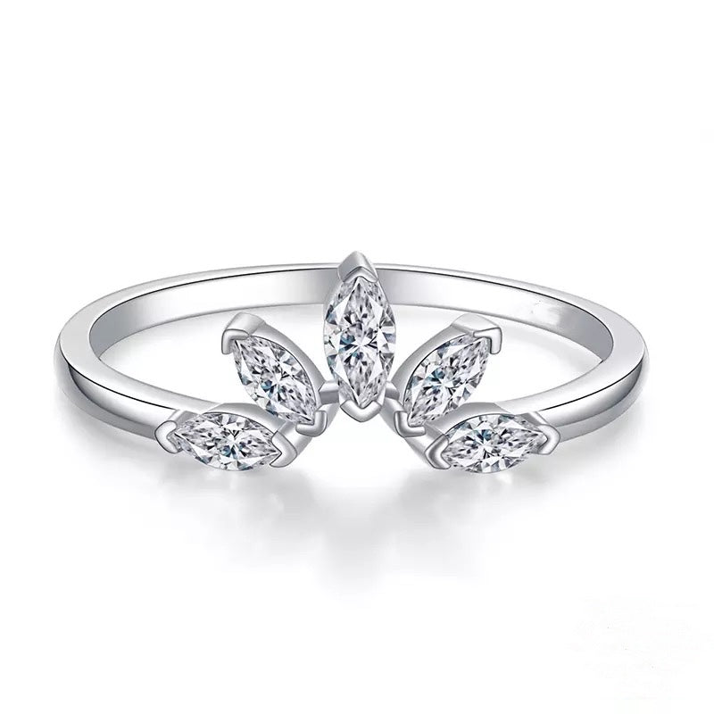 Luna - Tiara Guard Moissanite Wedding Band